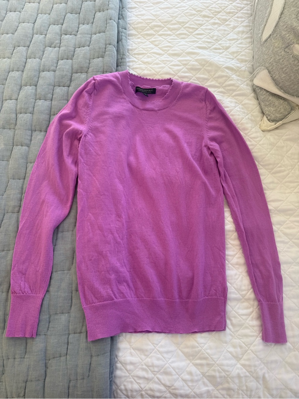 Banana Republic Merino Extra Fine Wool Scallop Crew Pullover Sweater